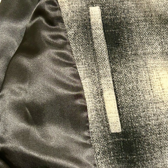 Eddie Bauer Charcoal and Cream Checkered Pea Coat with Faux Fur Collar - Picture 8 of 8